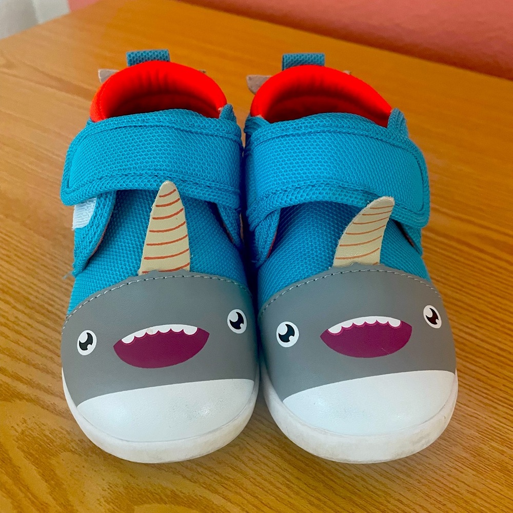IKIKI Narwal toddler shoes (with sound)!